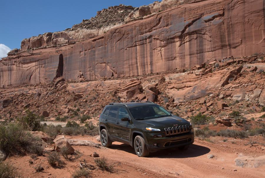  Jeep Cherokee 75th Anniversary 2016 года  (фото 4 из 5)